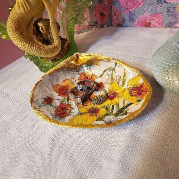 DECOUPAGE CLAM SHELL   - Picture 3 of 7
